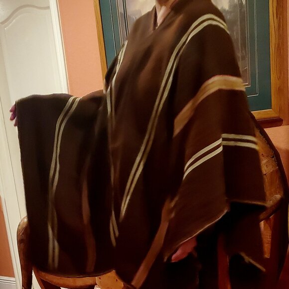 Antique Poncho Handwoven Exquisite Andean _Wanderer’s Treasure, Bohemian Outdoor - Picture 4 of 7